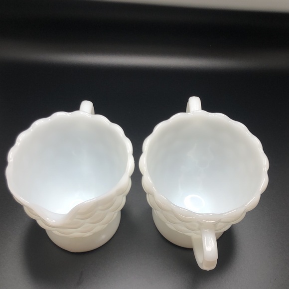 Vintage Anchor Hocking Milk Glass Bubble Pattern Footed Sugar And Creamer Set - Picture 6 of 8